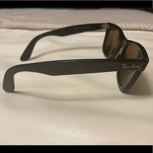 Ray-Ban wayfarer sunglasses - polarized lens